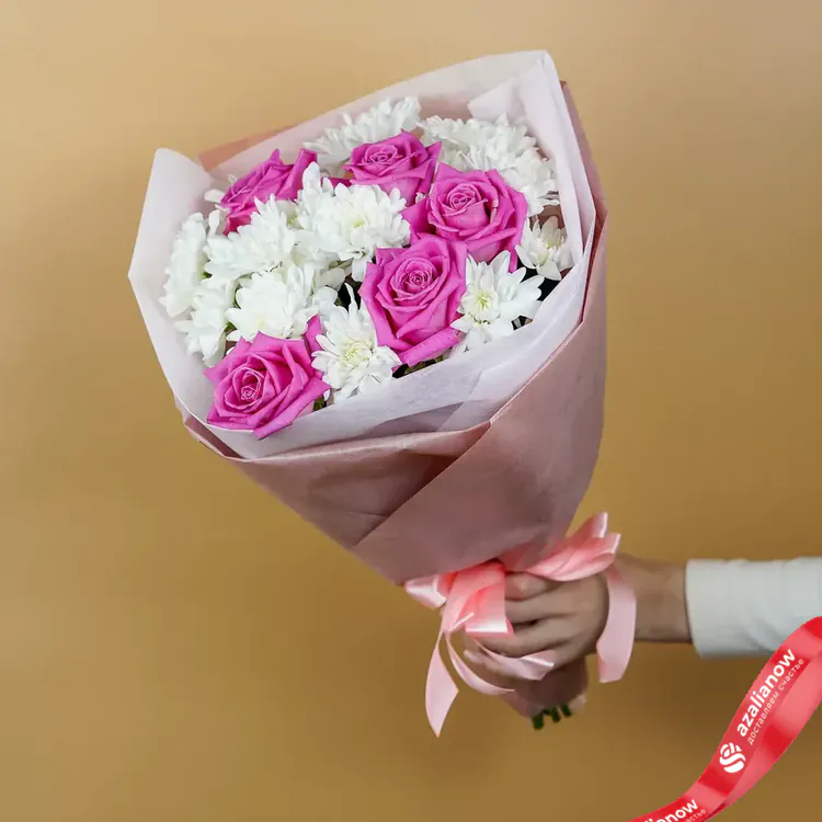 Фото 9: Букет и роз и хризантем «Объятие». Сервис доставки цветов AzaliaNow