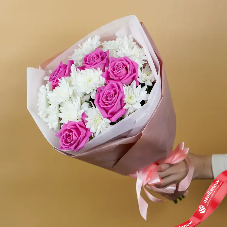 Фото 8: Букет и роз и хризантем «Объятие». Сервис доставки цветов AzaliaNow