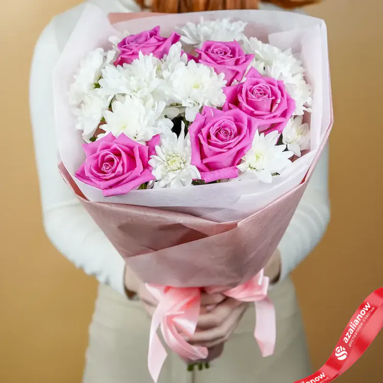 Фото 7: Букет и роз и хризантем «Объятие». Сервис доставки цветов AzaliaNow