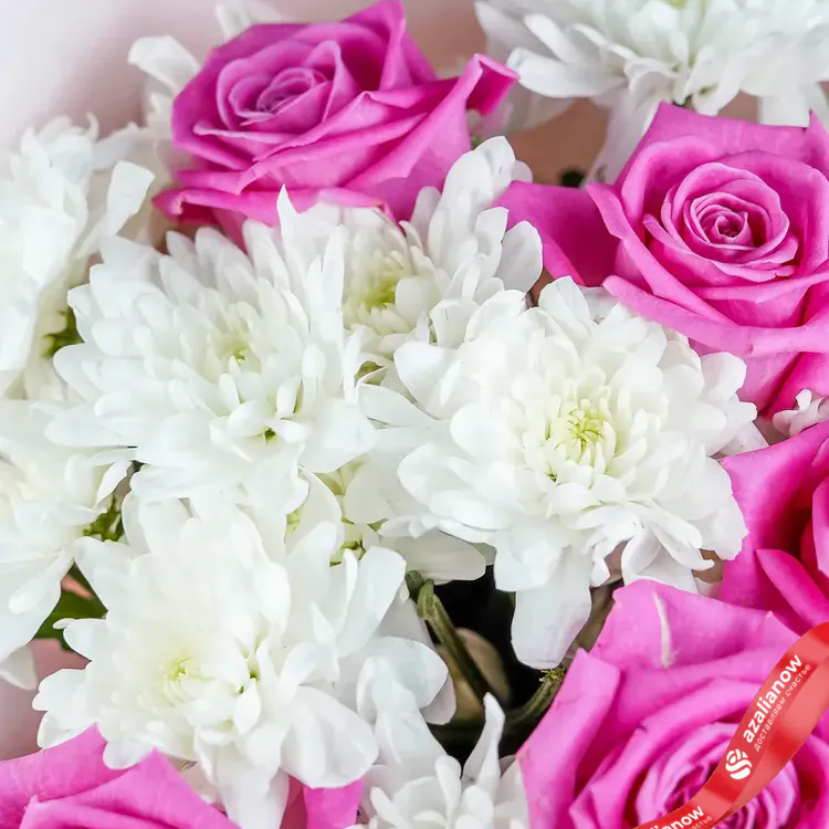 Фото 3: Букет и роз и хризантем «Объятие». Сервис доставки цветов AzaliaNow