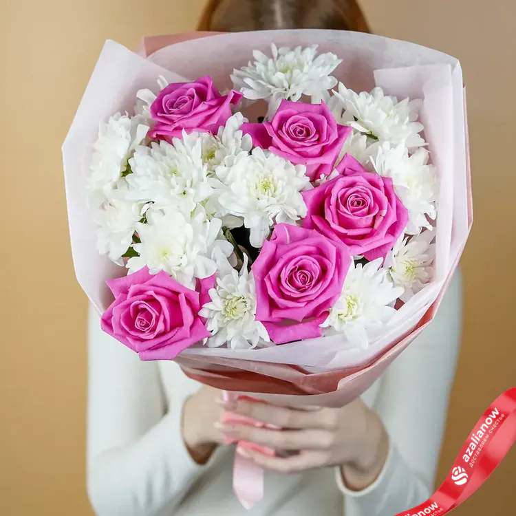 Фото 5: Букет и роз и хризантем «Объятие». Сервис доставки цветов AzaliaNow