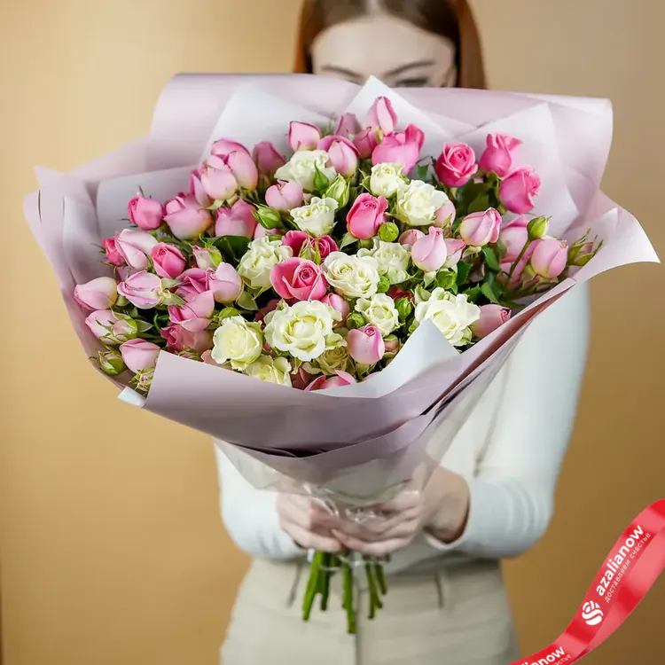 Фото 4: Букет из кустовых белых и розовых роз «Время любить». Сервис доставки цветов AzaliaNow