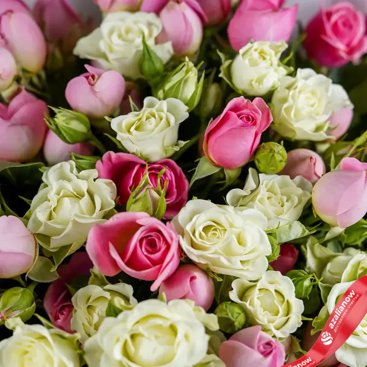 Фото 6: Букет из кустовых белых и розовых роз «Время любить». Сервис доставки цветов AzaliaNow