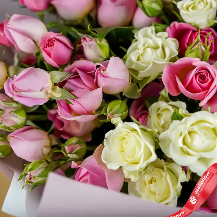 Фото 5: Букет из кустовых белых и розовых роз «Время любить». Сервис доставки цветов AzaliaNow