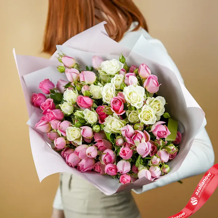 Фото 3: Букет из кустовых белых и розовых роз «Время любить». Сервис доставки цветов AzaliaNow