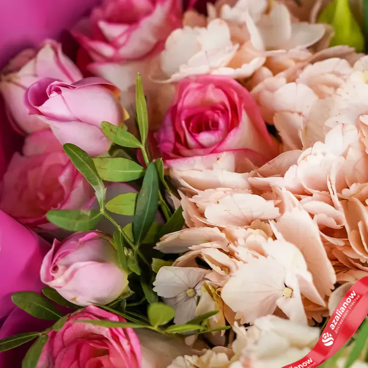 Фото 3: Букет из роз, лизиантусов и гортензии «Эйфория». Сервис доставки цветов AzaliaNow