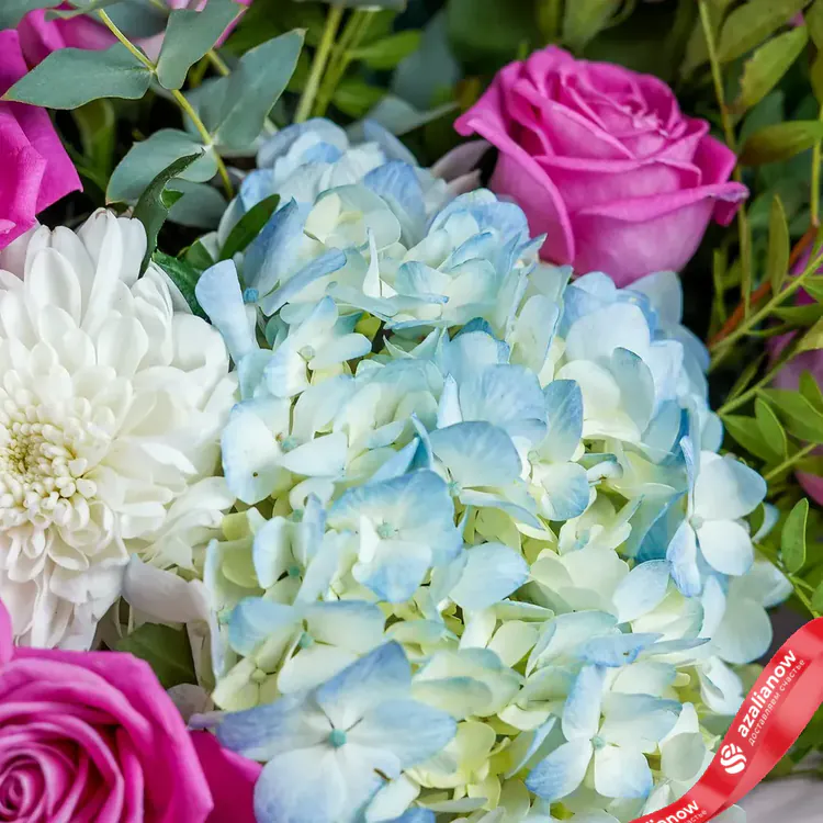 Фото 6: Букет из роз, хризантем, гвоздик, гортензии «Тысяча поцелуев». Сервис доставки цветов AzaliaNow