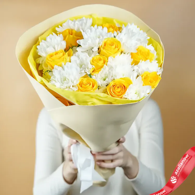 Фото 5: Букет из желтых роз и белых хризантем «Солнечные блики». Сервис доставки цветов AzaliaNow