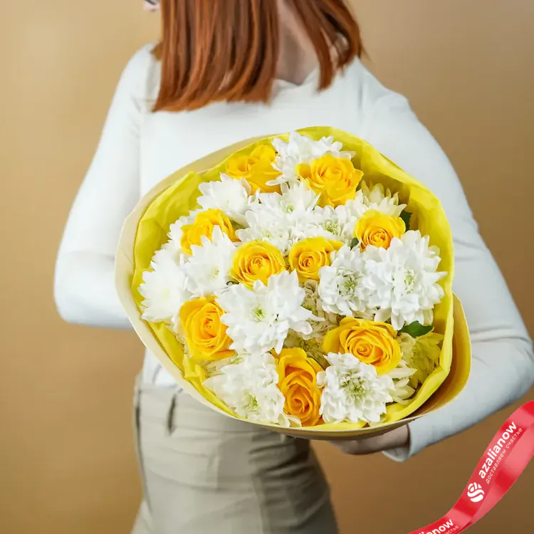 Фото 10: Букет из желтых роз и белых хризантем «Солнечные блики». Сервис доставки цветов AzaliaNow