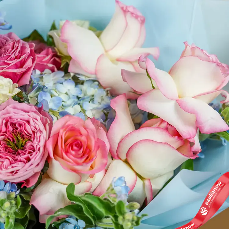 Фото 5: Букет из роз, оксипеталума, дельфиниума и гортензии «Титаник». Сервис доставки цветов AzaliaNow