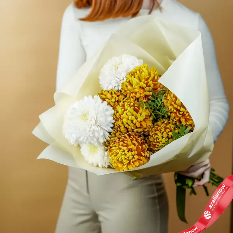 Фото 5: Букет из белых и желтых хризантем «Вивьенна». Сервис доставки цветов AzaliaNow