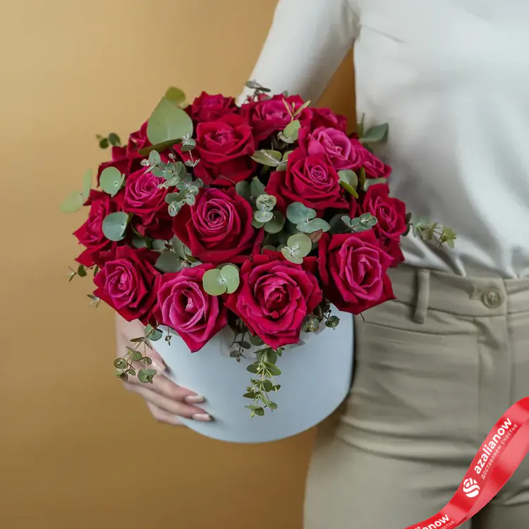 Фото 3: Букет из 19 красных роз «Искушение в коробке». Сервис доставки цветов AzaliaNow