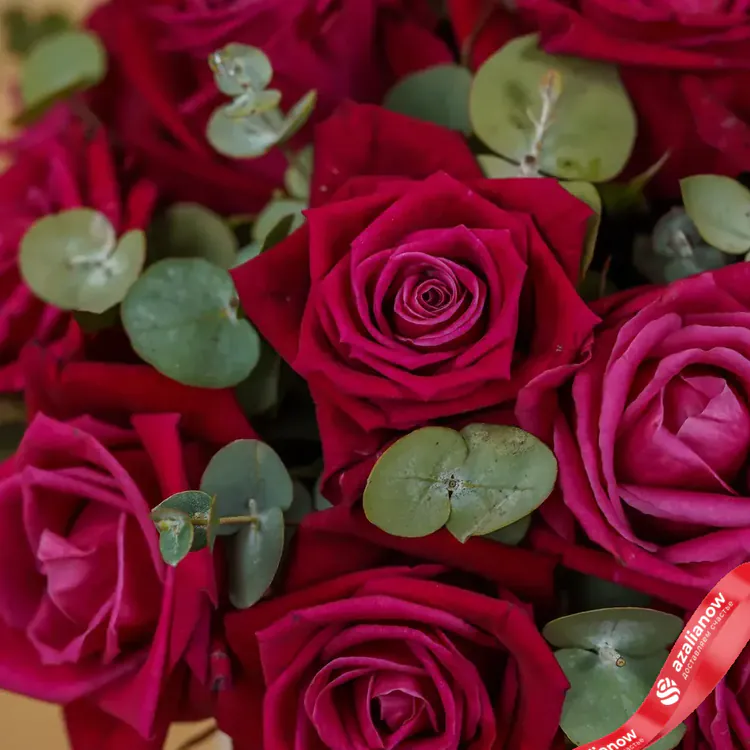 Фото 5: Букет из 19 красных роз «Искушение в коробке». Сервис доставки цветов AzaliaNow