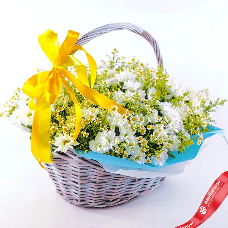 Фото 2: Букет из ромашек и хризантем «Корзина радости». Сервис доставки цветов AzaliaNow