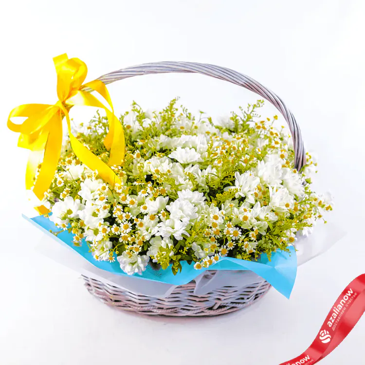 Фото 1: Букет из ромашек и хризантем «Корзина радости». Сервис доставки цветов AzaliaNow