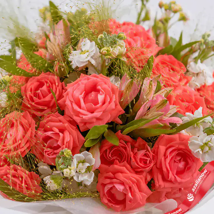 Фото 3: Букет из роз, альстромерий, маттиол «Восхитительно». Сервис доставки цветов AzaliaNow