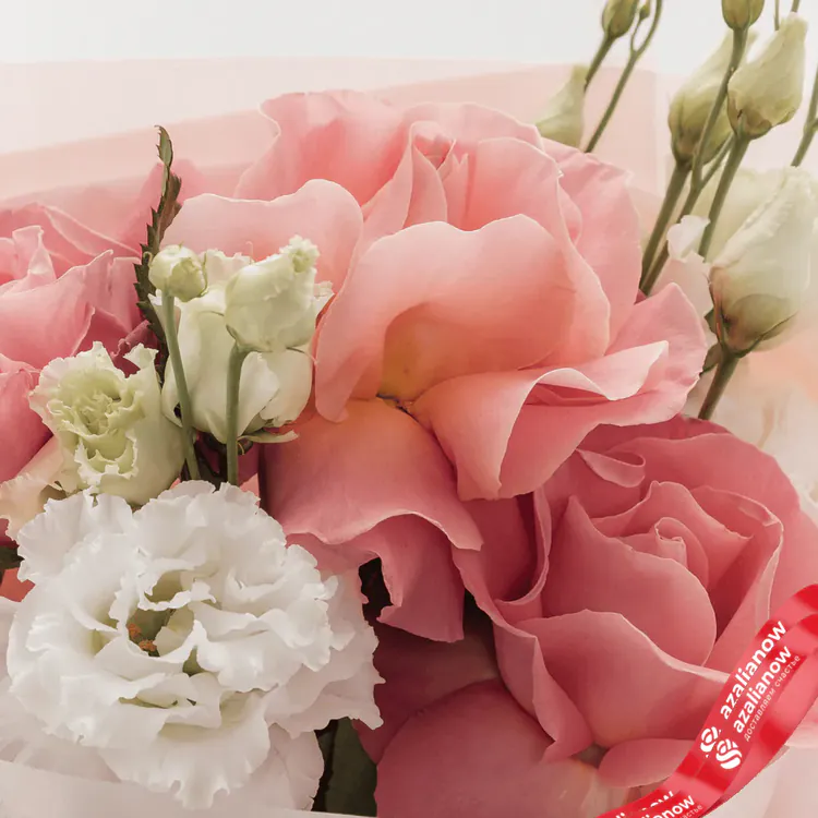 Фото 4: Букет из роз, лизиантусов и гвоздик «Первый снег». Сервис доставки цветов AzaliaNow
