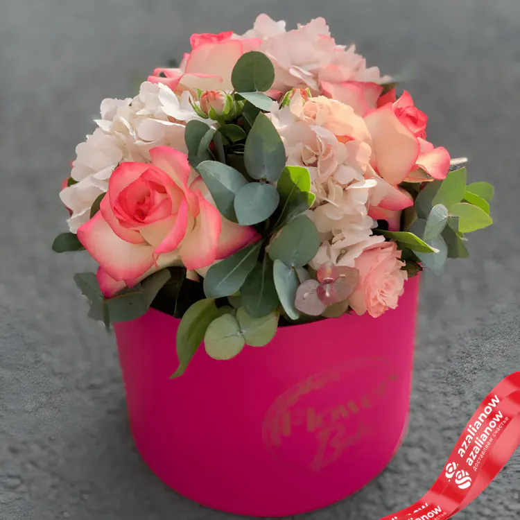 Фото 2: Букет из роз микс и гортензии «Это и есть любовь». Сервис доставки цветов AzaliaNow