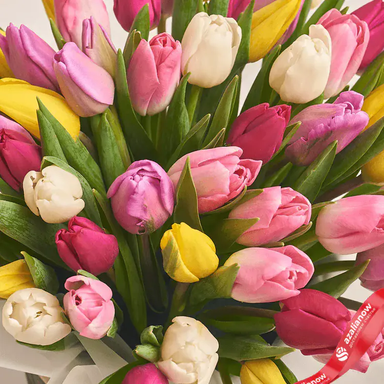 Фото 3: Букет из 51 разноцветного тюльпана микс в коробке. Сервис доставки цветов AzaliaNow