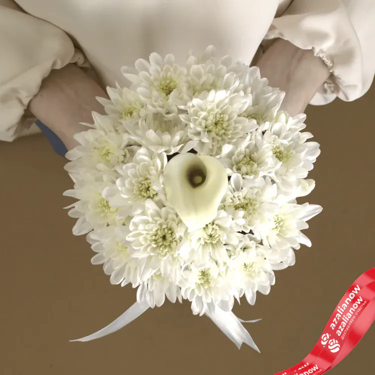 Фото 5: Букет из белых калл и хризантем «Нежная калла». Сервис доставки цветов AzaliaNow