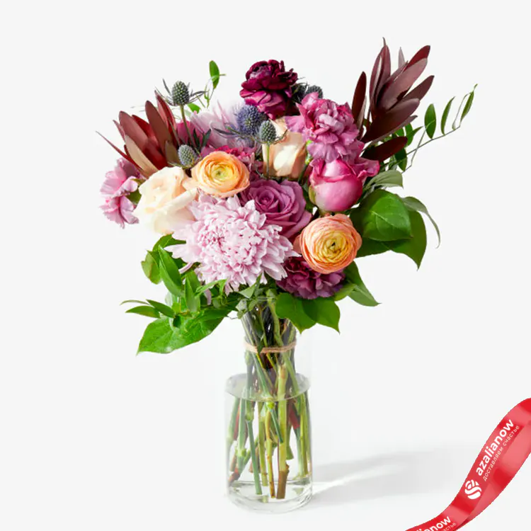 Фото 1: Букет из роз, гвоздик, левкадендрона «Августа». Сервис доставки цветов AzaliaNow