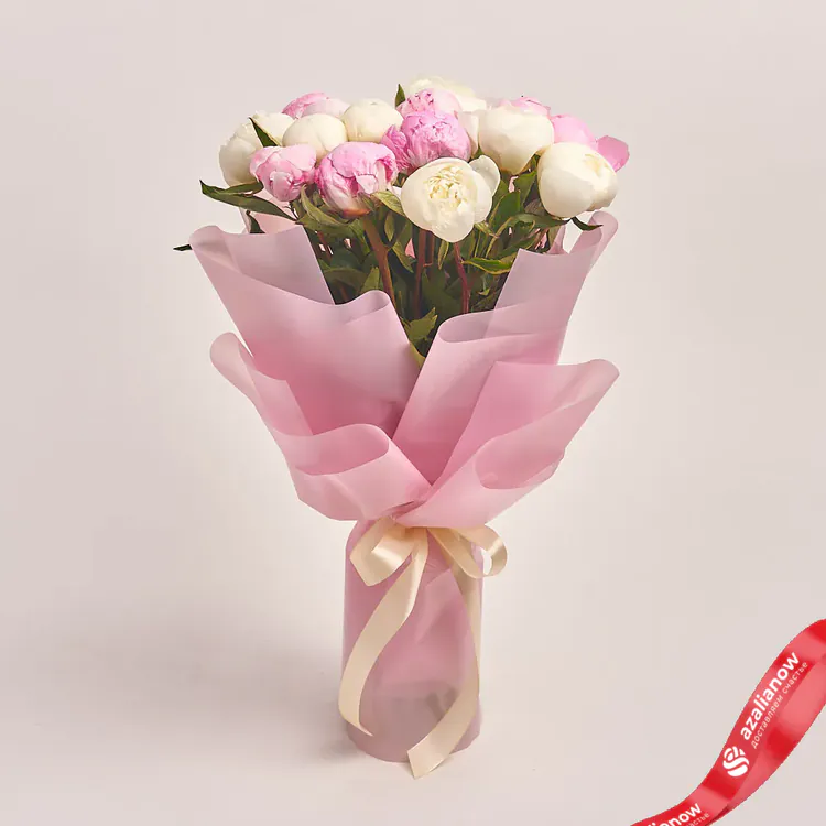 Фото 1: Букет из 7 белых и 8 розовых пионов в розовой пленке. Сервис доставки цветов AzaliaNow