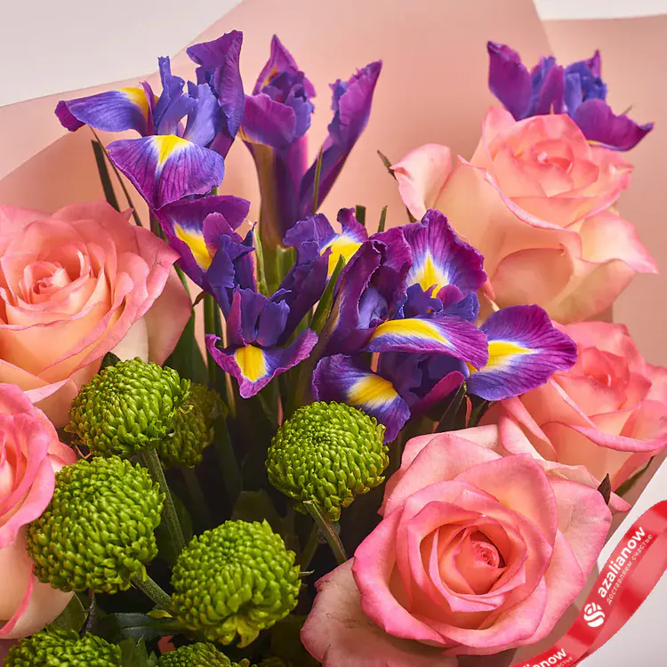 Фото 3: Букет из 5 ирисов, 5 роз и хризантемы «Премия». Сервис доставки цветов AzaliaNow
