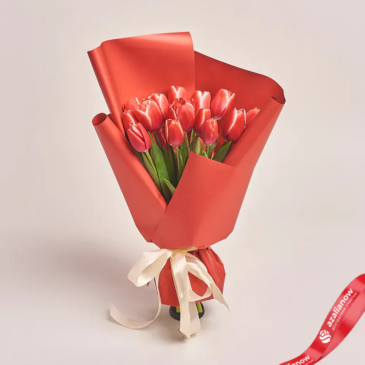 Фото 1: Букет из 15 красных тюльпанов в красной бумаге «Руководителю». Сервис доставки цветов AzaliaNow