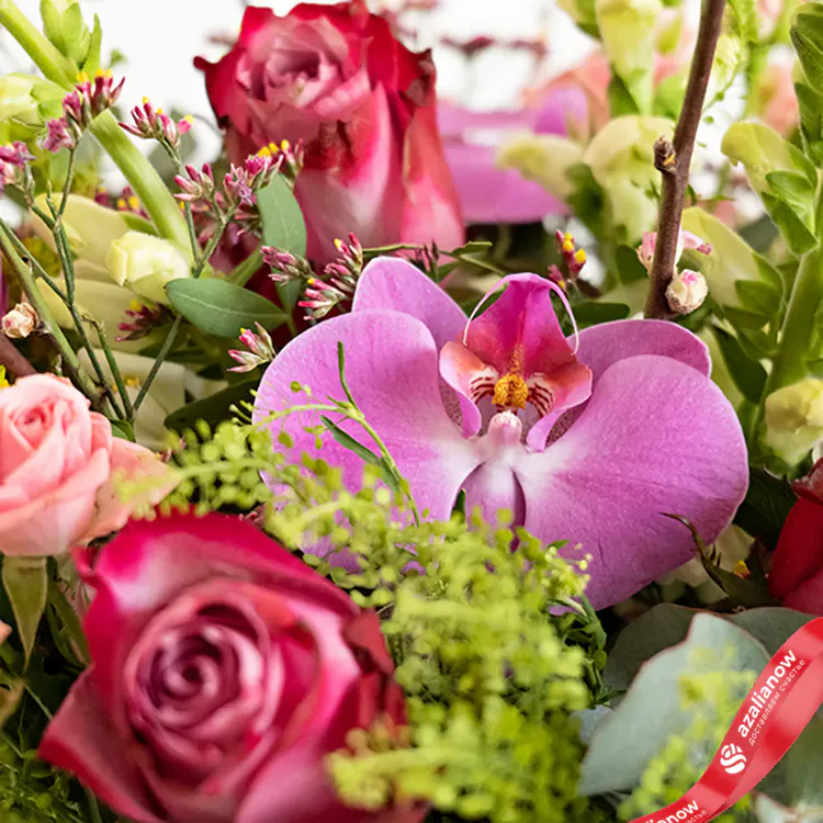 Фото 3: Букет их орхидей, роз и орнитогалумов «Динара». Сервис доставки цветов AzaliaNow