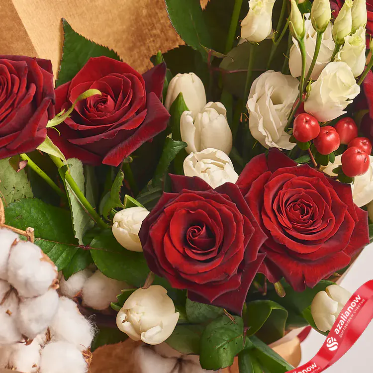 Фото 3: Букет из тюльпанов, роз, лизиантусов, хлопка. Сервис доставки цветов AzaliaNow