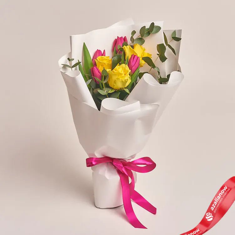 Фото 1: Букет из желтых роз и розовых тюльпанов «Поздравляю». Сервис доставки цветов AzaliaNow