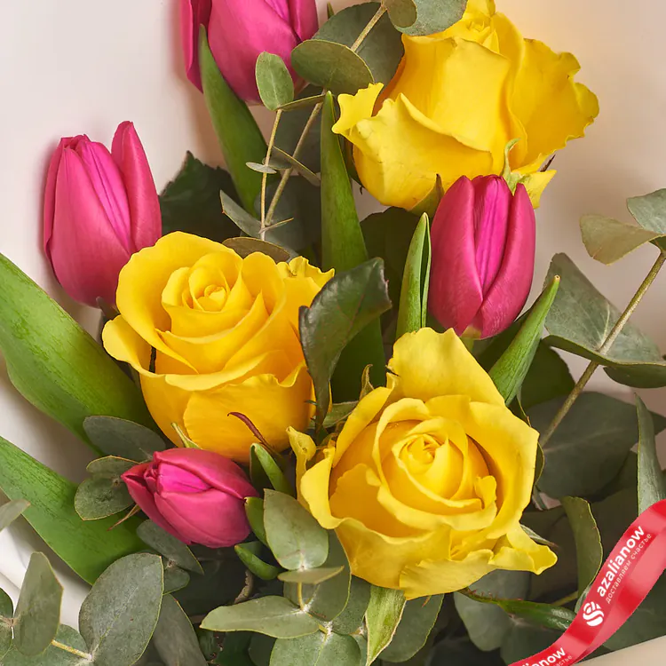 Фото 3: Букет из желтых роз и розовых тюльпанов «Поздравляю». Сервис доставки цветов AzaliaNow