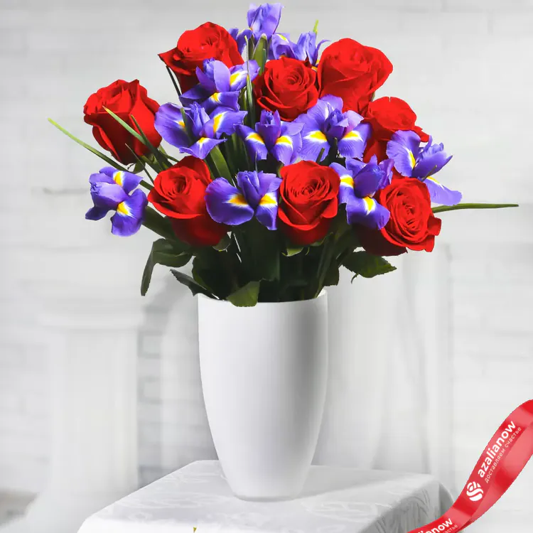 Букет из ирисов и красных роз «Цветочная фантазия» от AzaliaNow