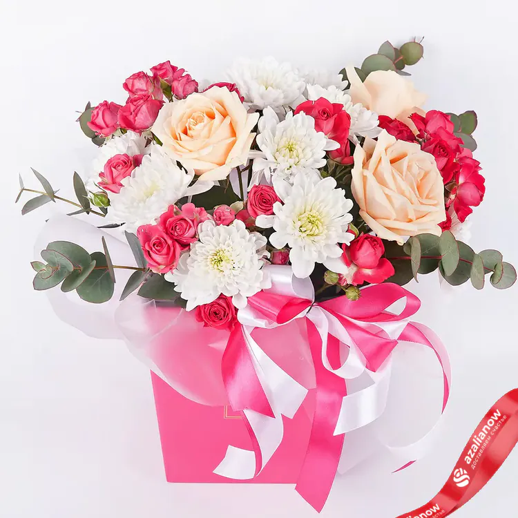 Фото 1: Букет из кремовых и красных роз и белых хризантем «Цветочный десерт». Сервис доставки цветов AzaliaNow