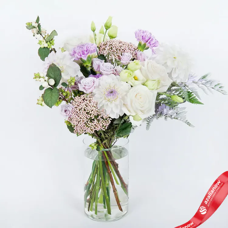 Фото 1: Букет из роз, георгин, гвоздик, лизиантусов «Лавандовое небо». Сервис доставки цветов AzaliaNow