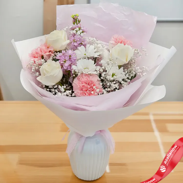 Фото 1: Букет из роз, гвоздик, маттиол, хризантемы «Очаровательный микс». Сервис доставки цветов AzaliaNow