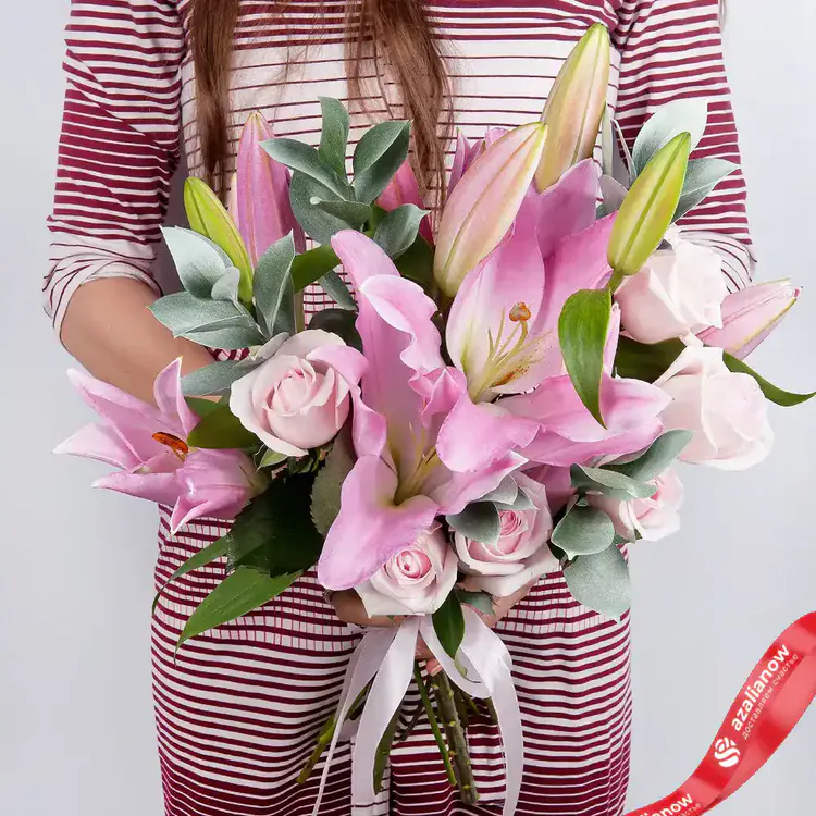 Фото 3: Букет из розовых лилий и роз «Шепот нежности». Сервис доставки цветов AzaliaNow