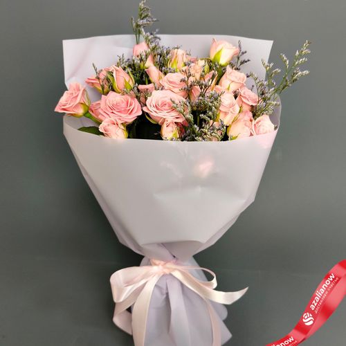 Фото 2: Букет «Триумф» из 11 розовых кустовых роз в пленке с лентой