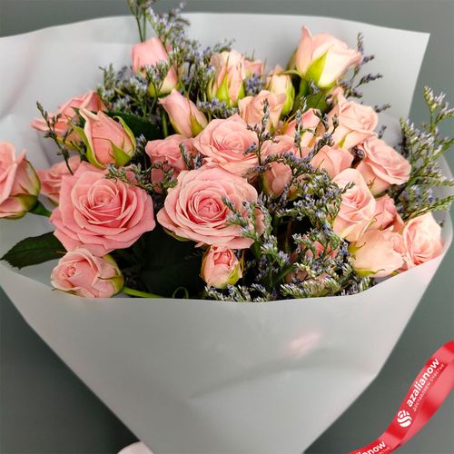 Фото 5: Букет «Триумф» из 11 розовых кустовых роз в пленке с лентой