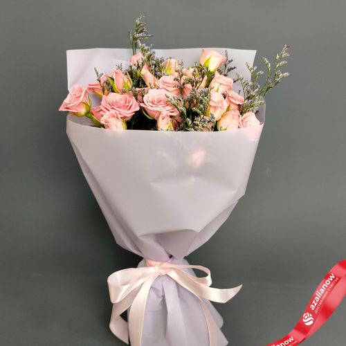 Букет «Триумф» из 11 розовых кустовых роз в пленке с лентой