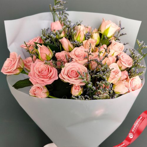 Фото 4: Букет «Триумф» из 11 розовых кустовых роз в пленке с лентой