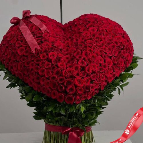 Букет из 501 красной розы в форме сердца