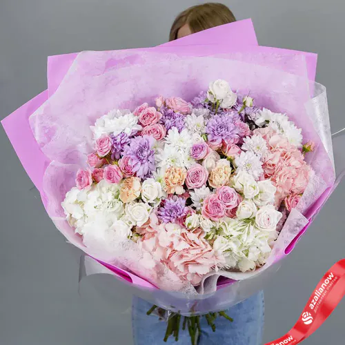 Фото 3: Огромный шикарный букет их хризантем, гвоздик, роз и гортензий. Сервис доставки цветов AzaliaNow