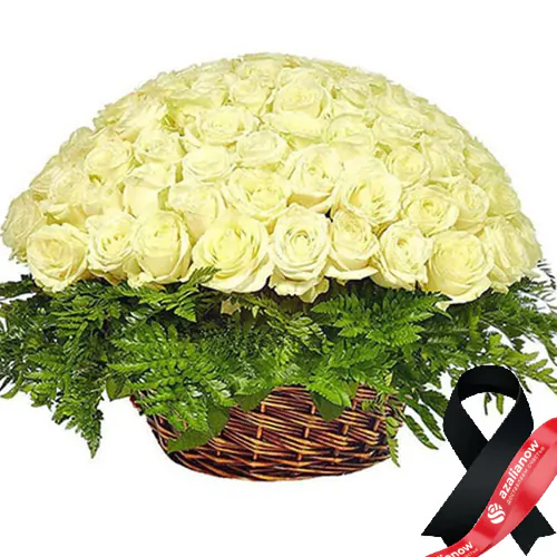 Фото 1: 100 белых роз в корзине. Сервис доставки цветов AzaliaNow