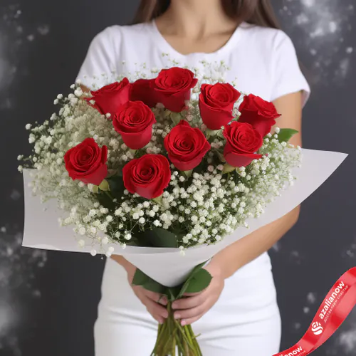 Фото 1: Букет из 10 красных роз и гипсофил в белой пленке «Незабываемый день». Сервис доставки цветов AzaliaNow