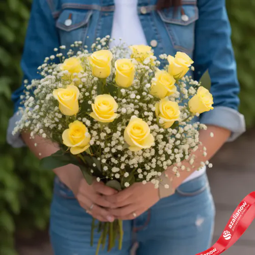 Фото 1: 11 желтых роз и 6 белых гипсофил без упаковки. Сервис доставки цветов AzaliaNow