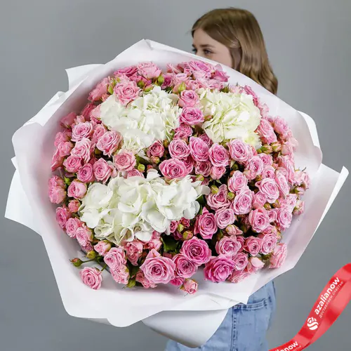 Фото 1: Акция! Огромный букет из гортензий и кустовых роз. Сервис доставки цветов AzaliaNow