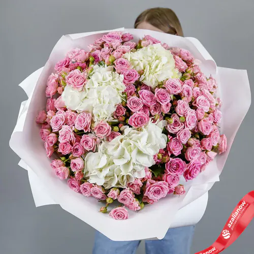 Фото 3: Акция! Огромный букет из гортензий и кустовых роз. Сервис доставки цветов AzaliaNow