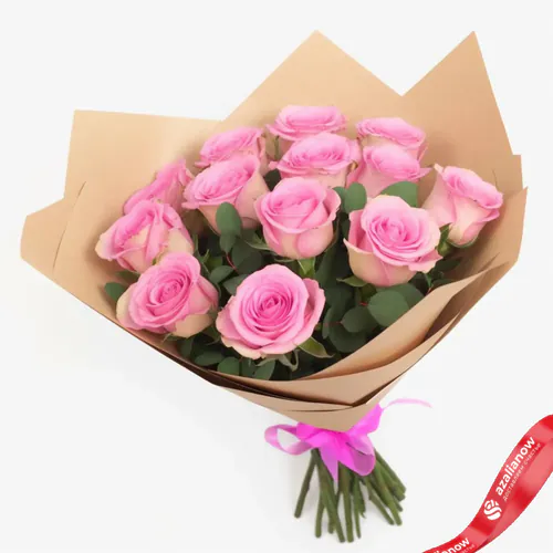 Фото 1: 13 розовых роз в крафтовой бумаге с розовой лентой. Сервис доставки цветов AzaliaNow