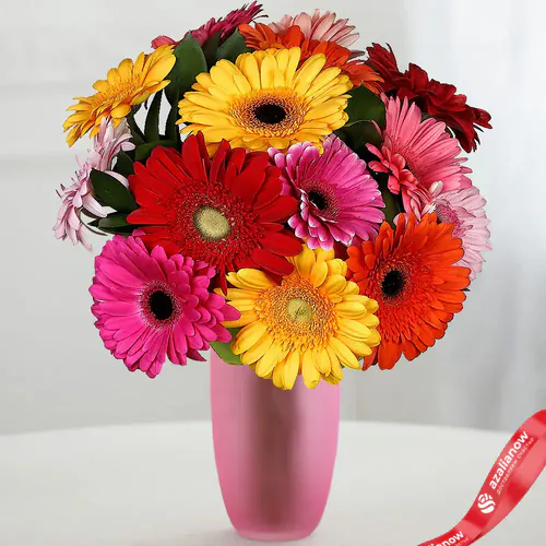 Фото 1: Букет из 15 разноцветных гербер. Сервис доставки цветов AzaliaNow